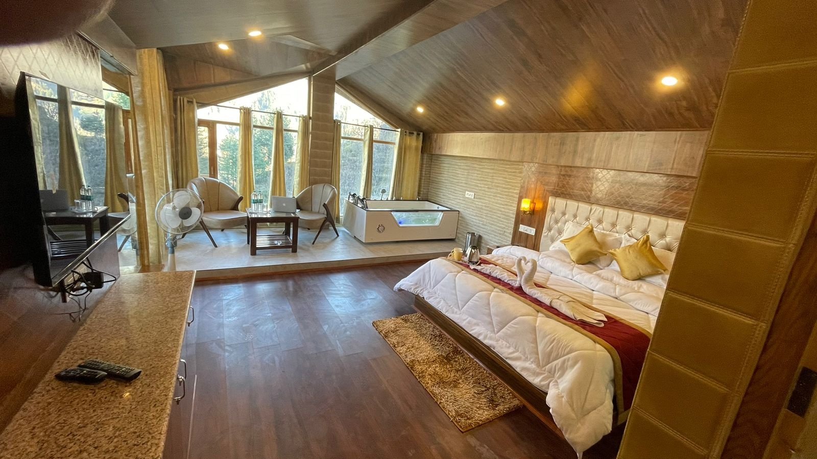 HOTEL KINGS HILLS VILLA